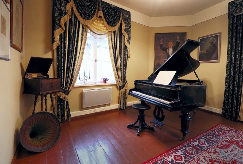 60 LAT SALONU MUZYCZNEGO IM. FELIKSA NOWOWIEJSKIEGO – MUZEUM W BARCZEWIE